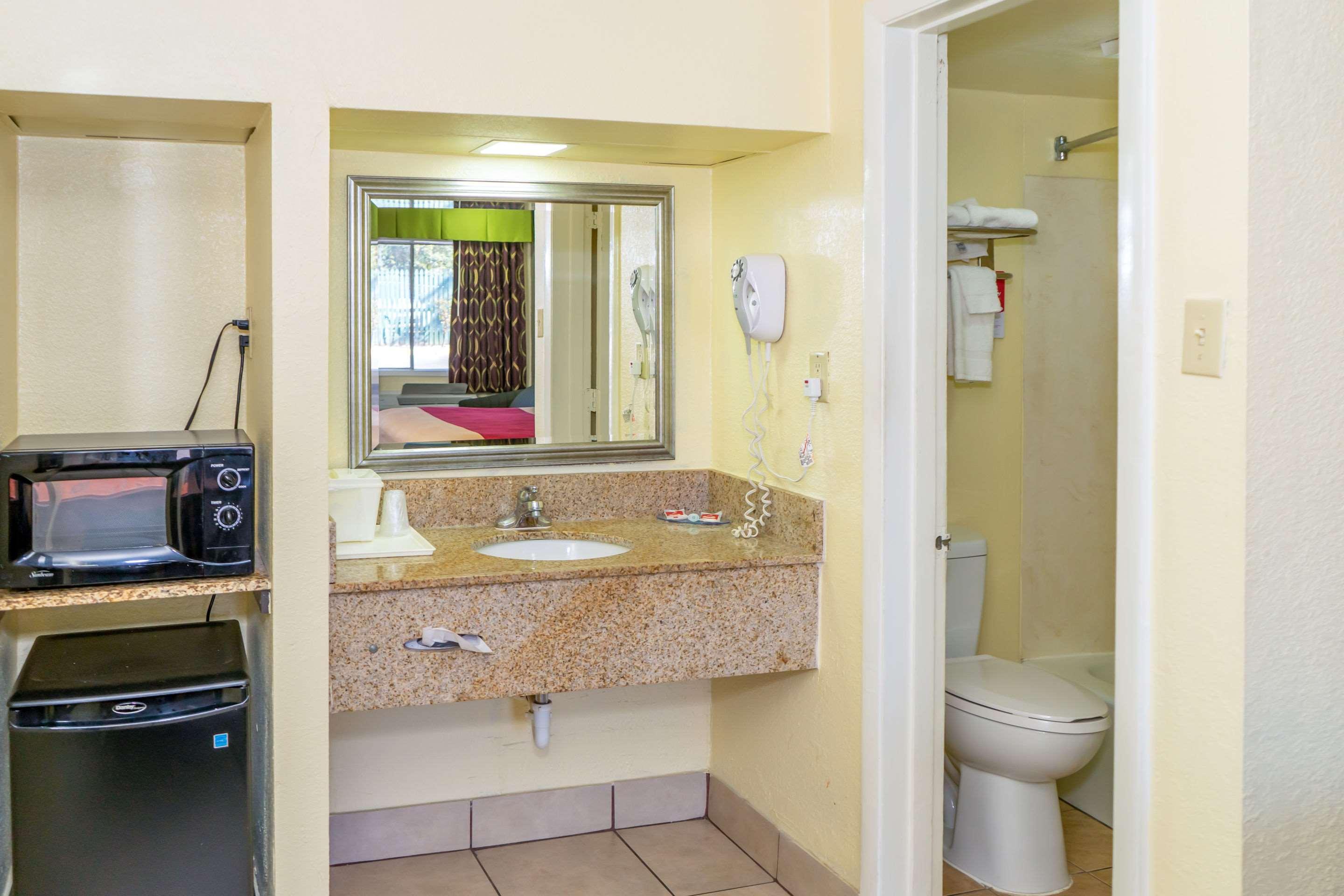 Econo Lodge Weldon - Roanoke Rapids Eksteriør billede