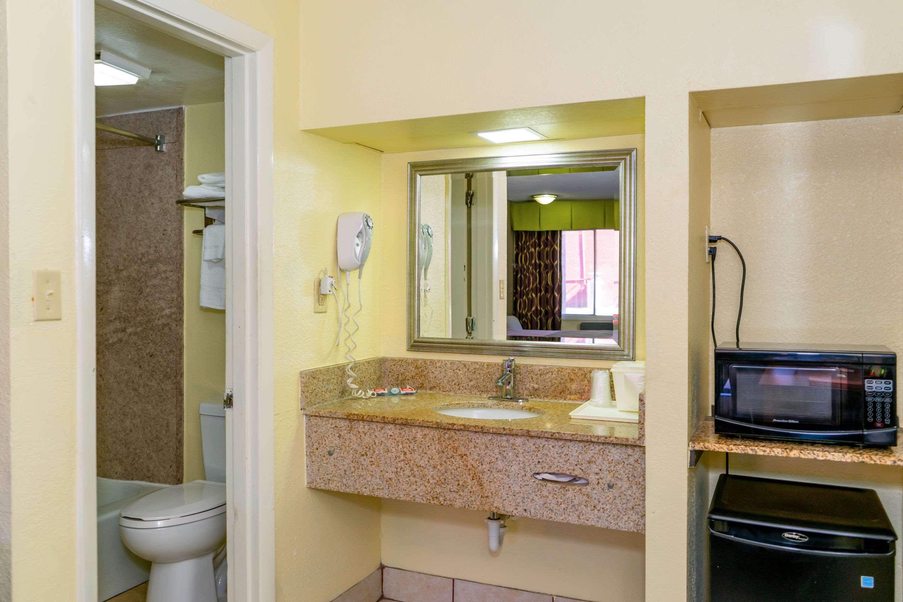 Econo Lodge Weldon - Roanoke Rapids Eksteriør billede