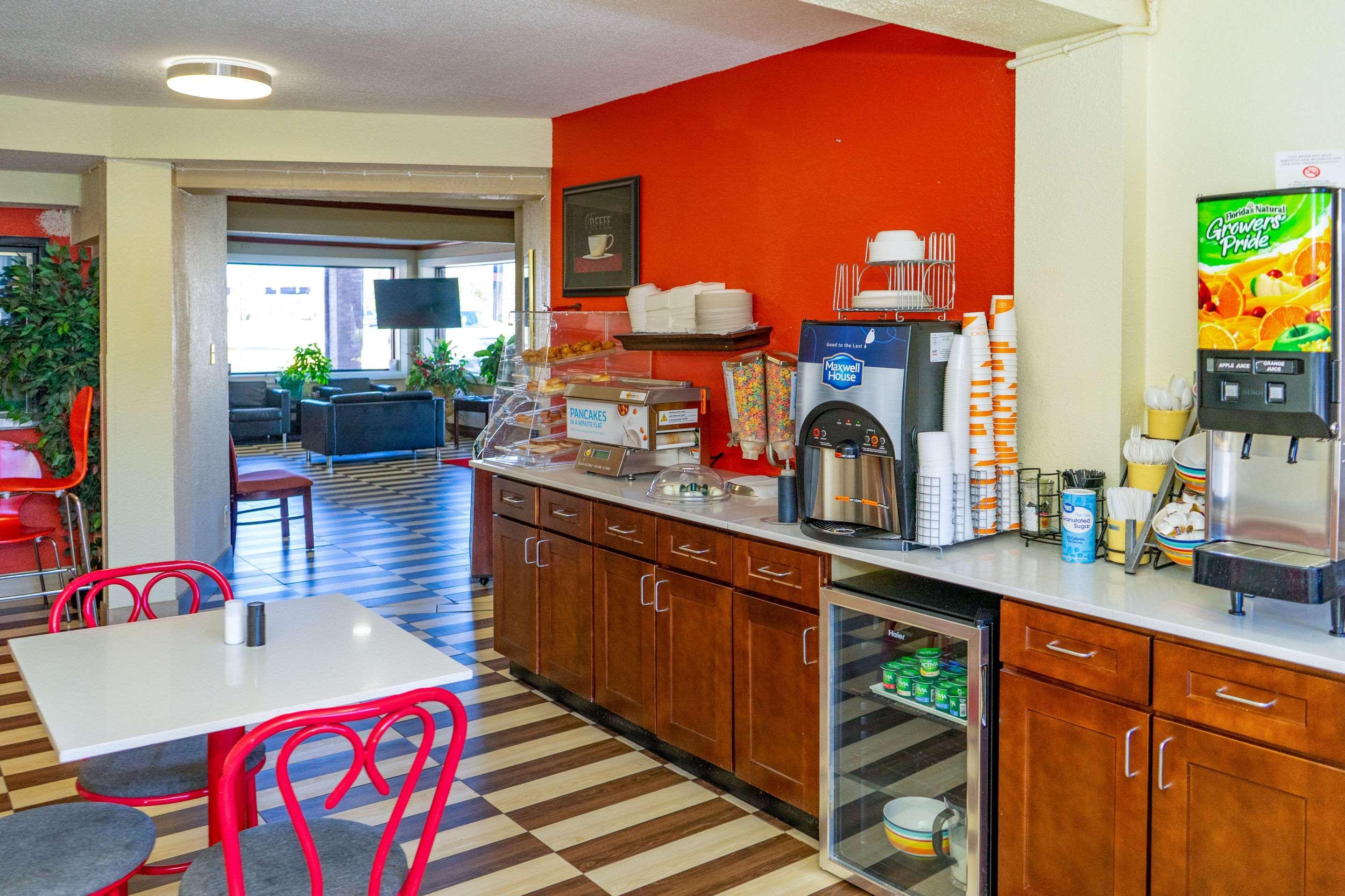Econo Lodge Weldon - Roanoke Rapids Eksteriør billede